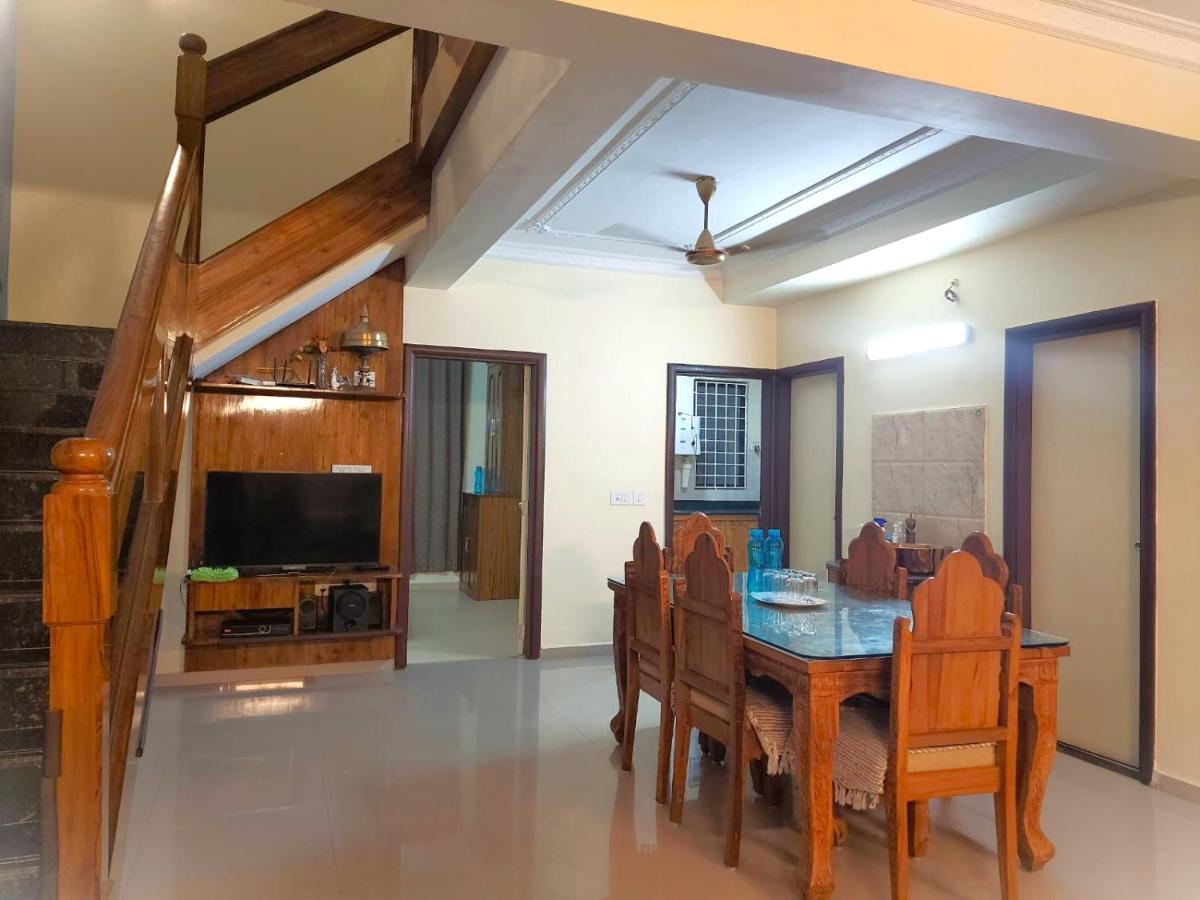 Entire 3 Bedroom Duplex With Garden At Vedic Kolkata